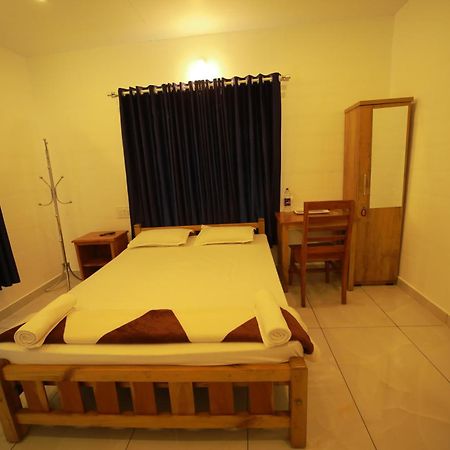 Prakruthi Residency Munroeisland Apartment Mundrothuruth Exterior photo